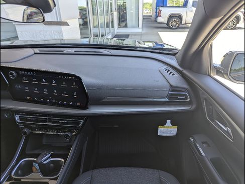 New 2026 Chevrolet Traverse LT w/ Sun and Wheel Package FWD image 4