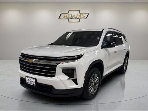 Certified 2026 Chevrolet Traverse LT FWD image 1