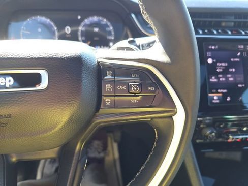 Certified 2025 Jeep Grand Cherokee Altitude AWD/4WD image 15