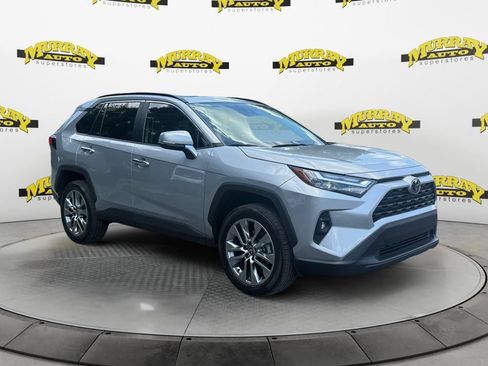 Used 2022 Toyota RAV4 XLE Premium AWD/4WD image 7