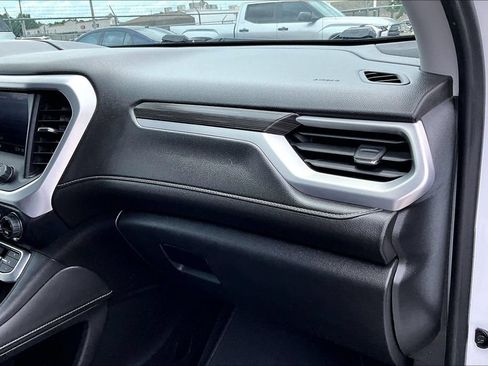 Used 2022 GMC Acadia SLT w/ Technology Package FWD image 21