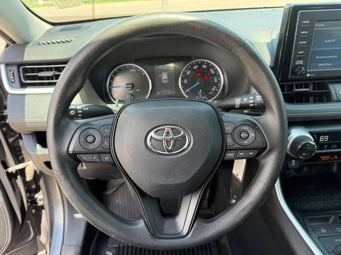 Used 2020 Toyota RAV4 LE w/ Carpet Mat Package AWD/4WD image 13