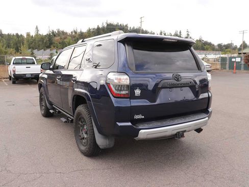 Used 2018 Toyota 4Runner TRD Off-Road Premium AWD/4WD image 7