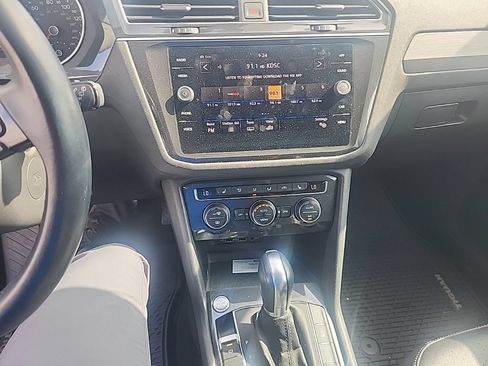 Used 2019 Volkswagen Tiguan SE AWD/4WD image 24