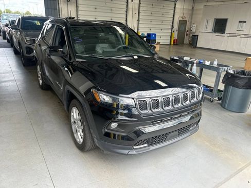 Used 2023 Jeep Compass Latitude AWD/4WD image 1