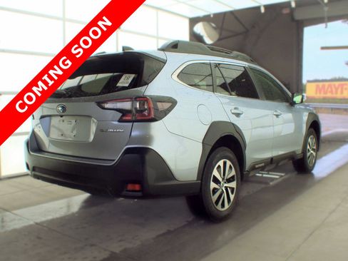 Used 2024 Subaru Outback Premium AWD/4WD image 4