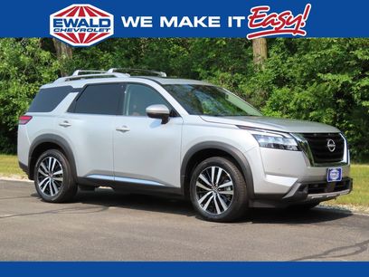 Used 2024 Nissan Pathfinder Platinum w/ Cargo Package