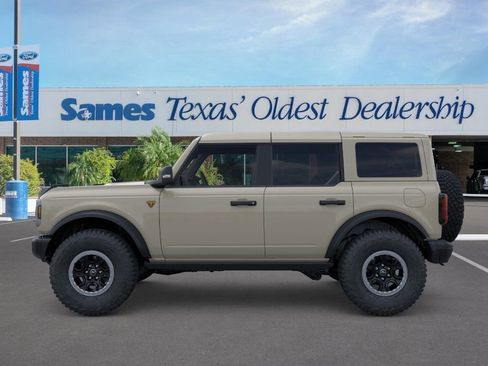 New 2025 Ford Bronco Badlands image 3