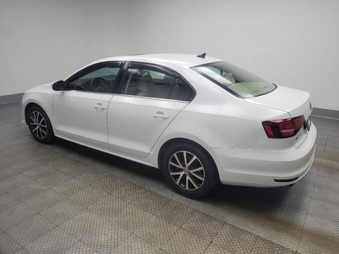 Used 2017 Volkswagen Jetta SE FWD image 3