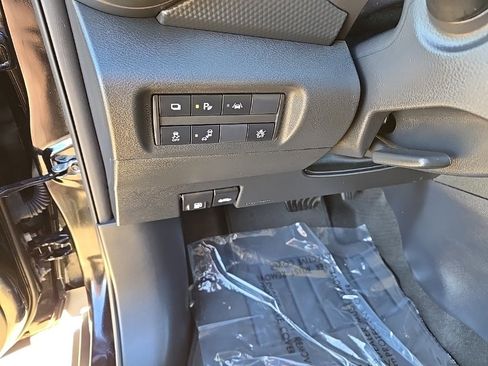 Used 2021 Nissan Kicks S image 11