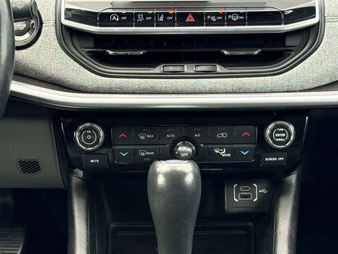 Used 2022 Jeep Compass Latitude w/ Sun and Sound Group image 17