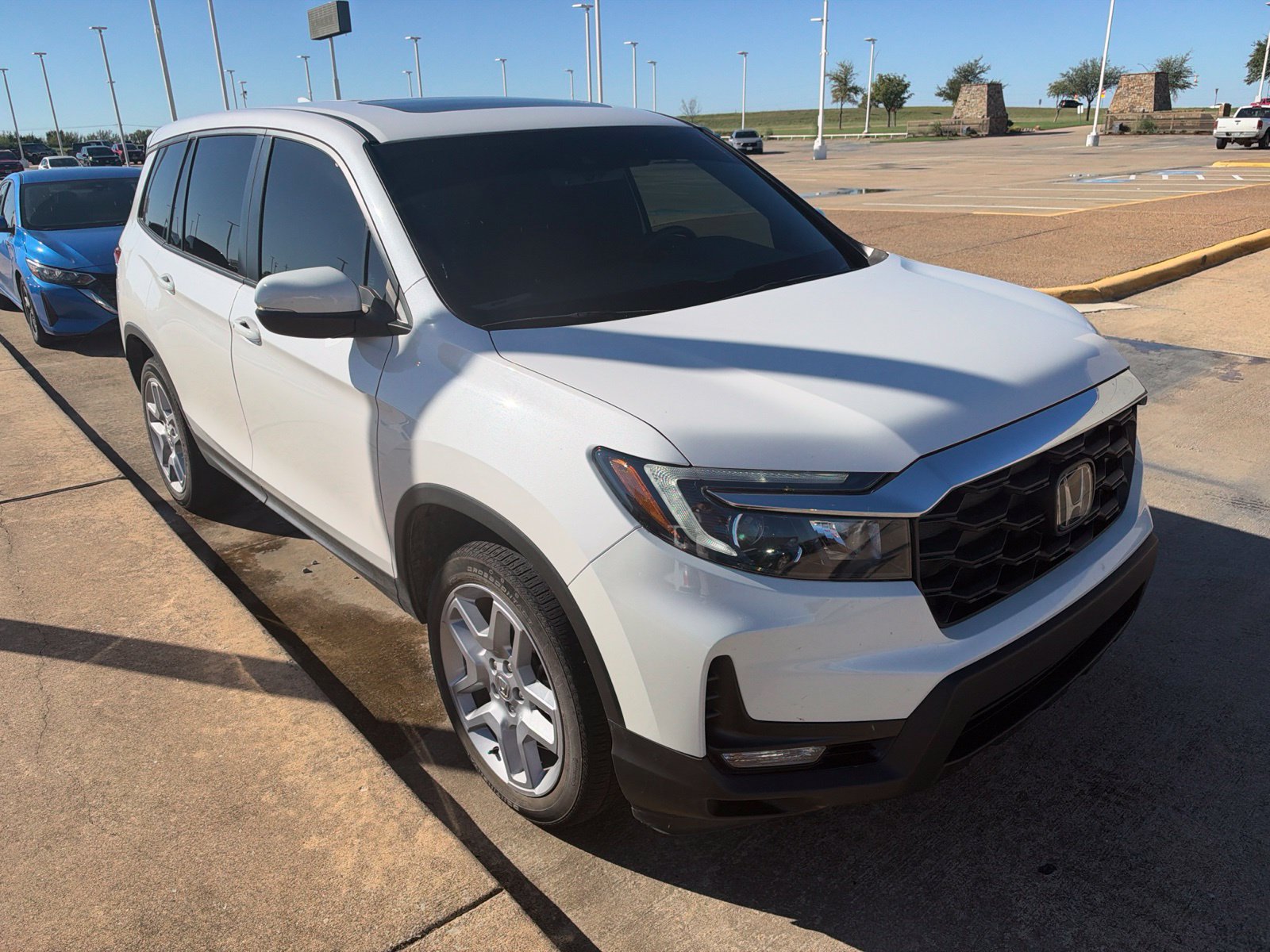 Used 2025 Honda Passport EX-L image 9