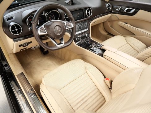 Used 2017 Mercedes-Benz SL 550 image 2