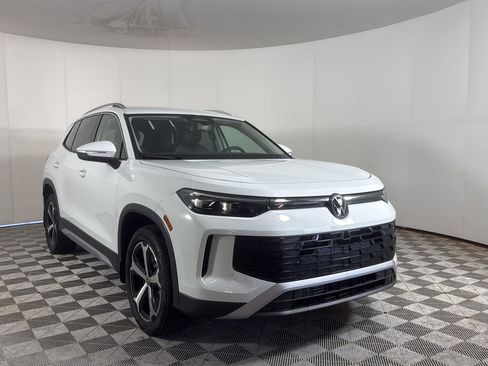 New 2026 Volkswagen Tiguan SE AWD/4WD image 1