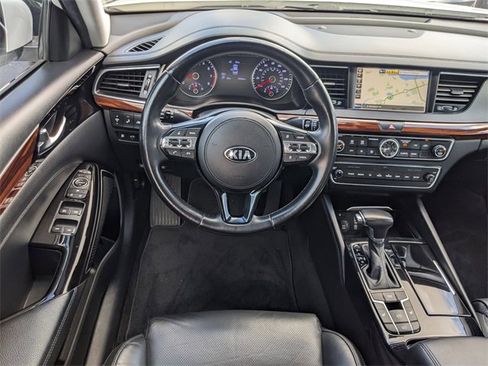 Certified 2019 Kia Cadenza Technology image 21