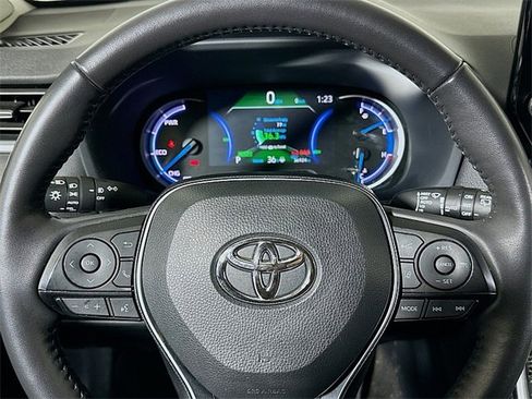 Used 2023 Toyota RAV4 XLE Premium image 12