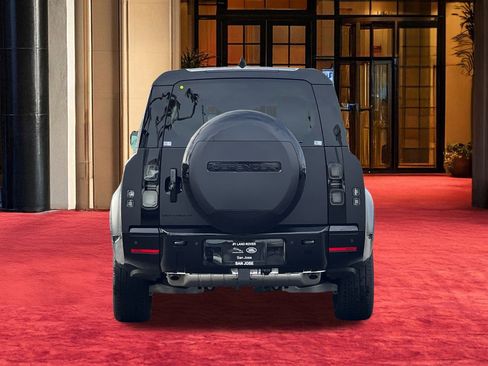 New 2026 Land Rover Defender 130 X-Dynamic SE image 11