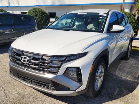 Used 2025 Hyundai Tucson SE image 3
