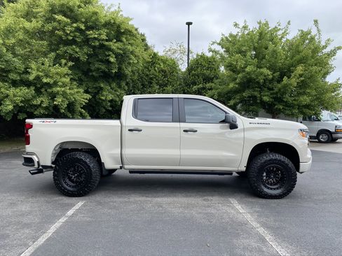 Used 2026 Chevrolet Silverado 1500 Custom w/ Turbomax Blackout Package AWD/4WD image 10