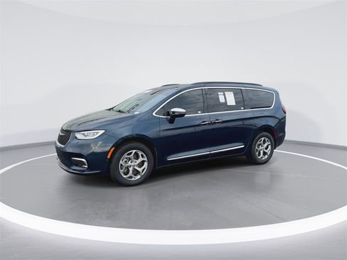 Used 2022 Chrysler Pacifica Limited image 4