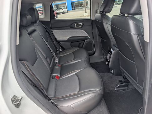 Used 2022 Jeep Compass Latitude AWD/4WD image 13