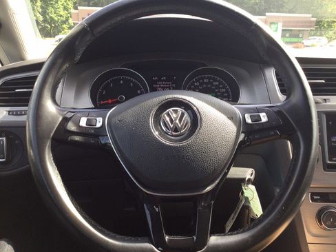 Used 2016 Volkswagen Golf S FWD image 26