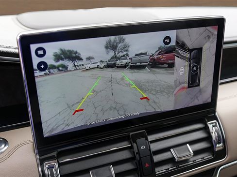 Used 2024 Lincoln Navigator Reserve image 16