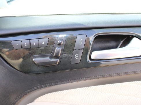 Used 2016 Mercedes-Benz GL 550 4MATIC image 34