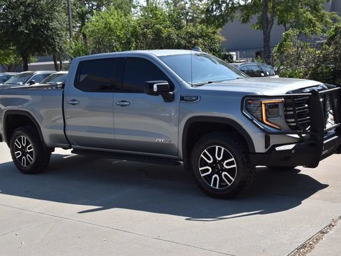 Used 2025 GMC Sierra 1500 AT4 w/ AT4 Premium Package AWD/4WD image 5