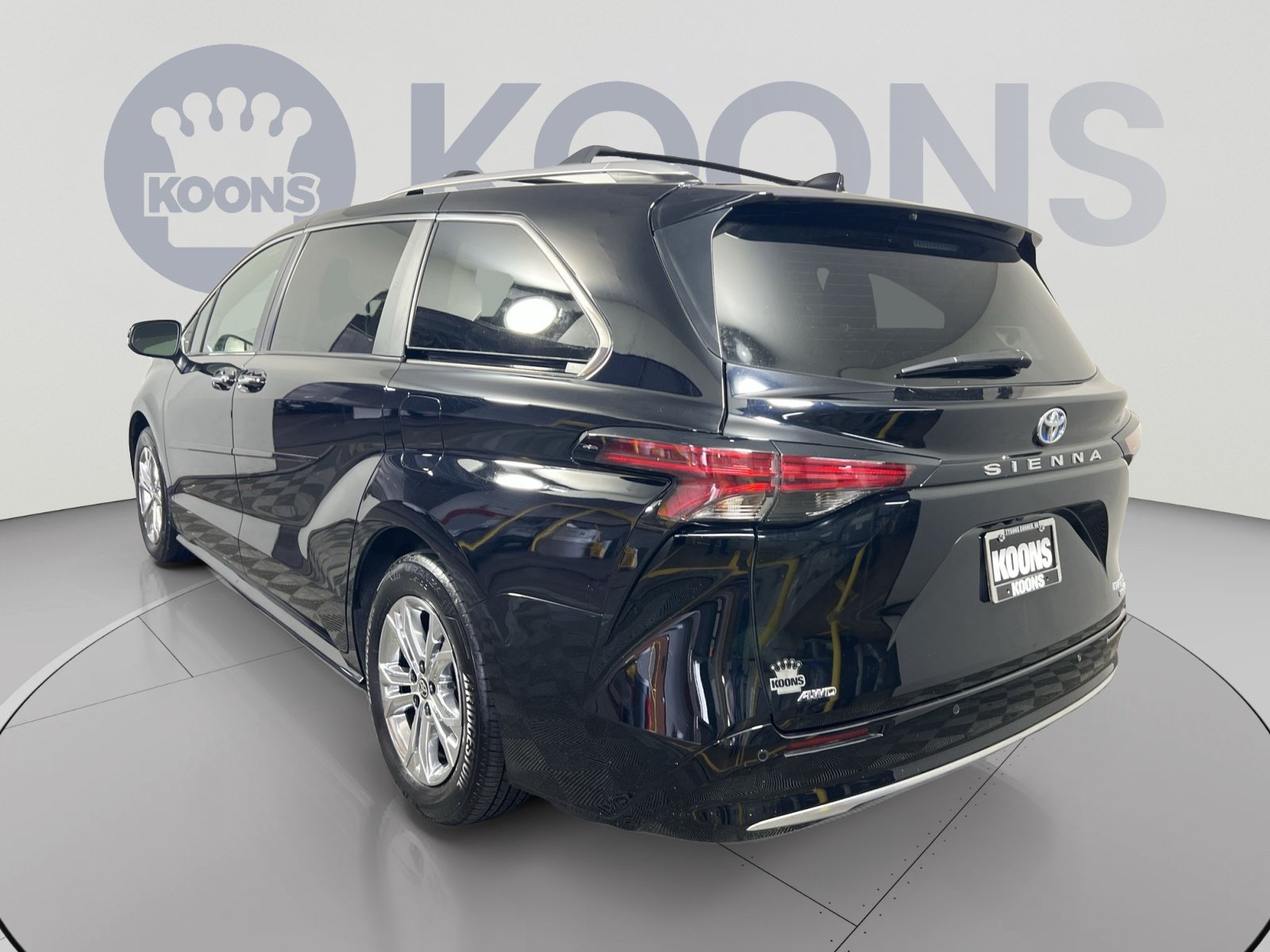 Used 2024 Toyota Sienna Platinum AWD/4WD image 4