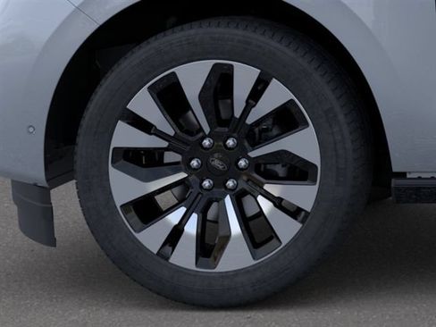 New 2026 Ford Expedition Platinum w/ Driver's Package AWD/4WD image 19