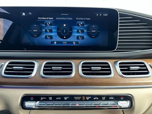 Used 2024 Mercedes-Benz GLS 450 4MATIC image 23