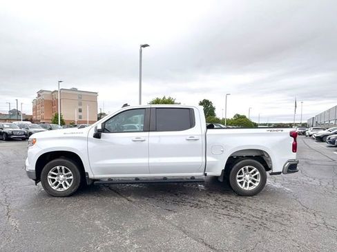 Used 2022 Chevrolet Silverado 1500 LT AWD/4WD image 5