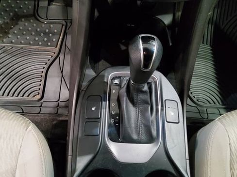 Used 2016 Hyundai Santa Fe SE AWD/4WD image 25