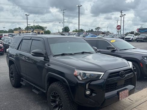 Used 2021 Toyota 4Runner SR5 Premium w/ Moonroof Package AWD/4WD image 2