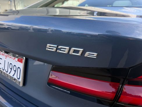 Used 2023 BMW 530e w/ Convenience Package RWD image 10
