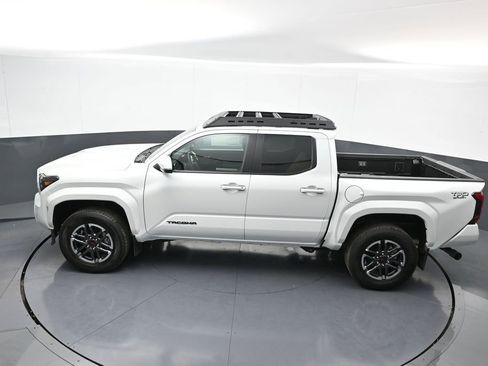 New 2024 Toyota Tacoma TRD Sport w/ TRD Sport Upgrade Package AWD/4WD image 38