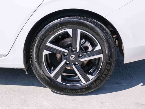 Used 2024 Nissan Sentra SV FWD image 9