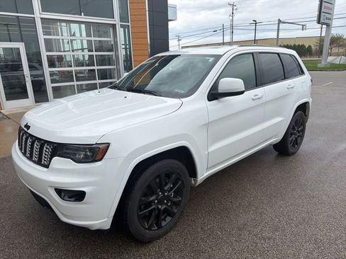 Used 2021 Jeep Grand Cherokee Laredo X image 2