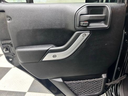 Used 2012 Jeep Wrangler Unlimited Rubicon w/ Connectivity Group image 11