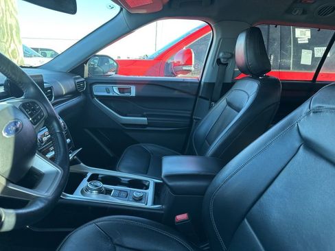 Used 2023 Ford Explorer Limited image 4