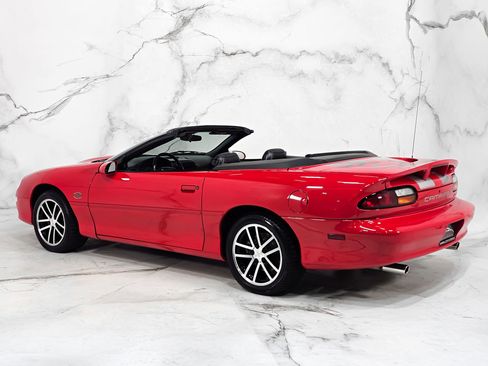 Used 2002 Chevrolet Camaro Z28 w/ SS Performance/Appearance Pkg RWD image 15