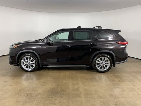 Used 2022 Toyota Highlander Limited image 18