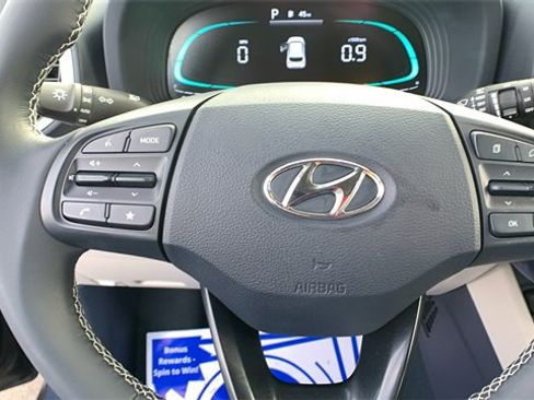 Used 2024 Hyundai Venue Limited image 16