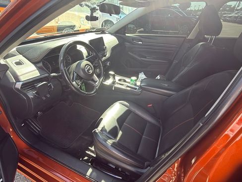 Used 2019 Nissan Altima 2.5 SR w/ SR Premium Package FWD image 3