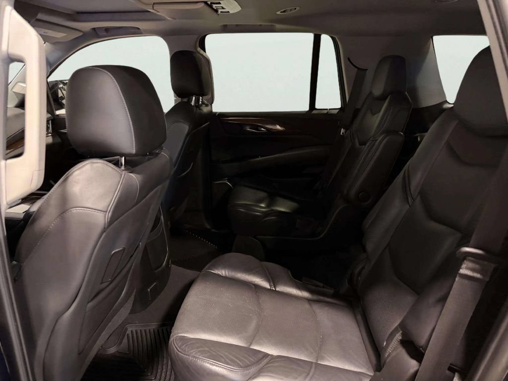 Used 2018 Cadillac Escalade Premium Luxury AWD/4WD image 18