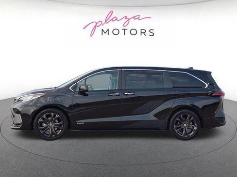 Used 2021 Toyota Sienna XSE FWD image 8