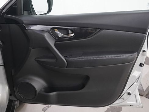 Used 2018 Nissan Rogue SL w/ Premium Package AWD/4WD image 12