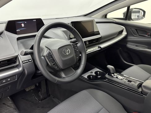 Used 2025 Toyota Prius LE image 8