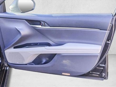 Used 2018 Toyota Camry LE image 29